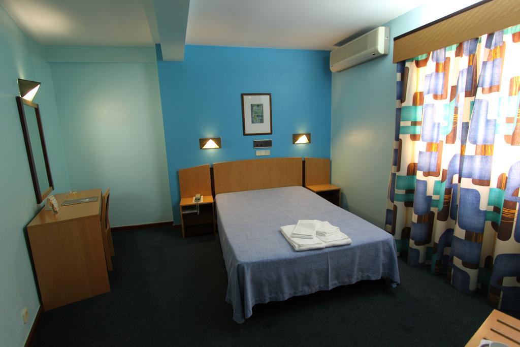 Hotel Sao Lourenco Samora Correia Oda fotoğraf